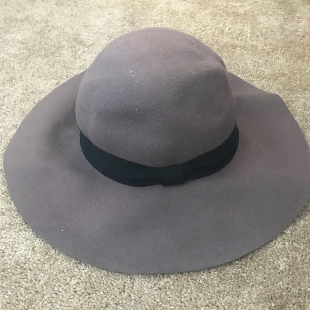 Grey floppy hat